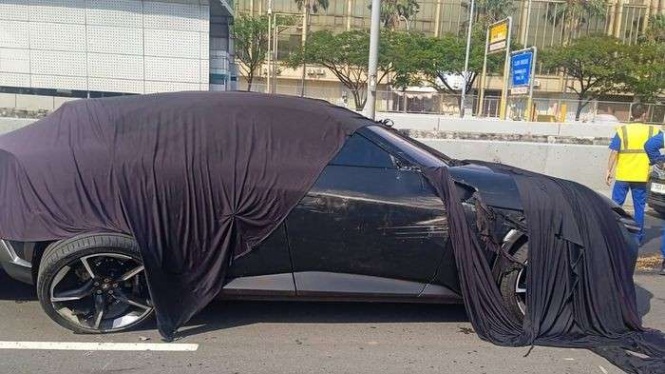 Spesifikasi Ferrari Purosangue yang Terbalik di Tol Cengkareng