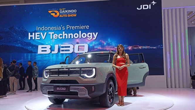 BAIC BJ30 Hybrid, 1. BYD Atto 1 (Rp 195 jutaan), 2. Jaecoo J5 EV (Rp 350 jutaan), 3. BAIC BJ30 Hybrid (Rp 499 juta), 4. Ford Mustang (Rp 1,96 miliar), 5. Jeep Wrangler 41 Willys (Rp 2,4 miliar), 6. Mercedes-AMG CLE 53 Cabriolet (Rp 2,9 miliar off the road Jakarta), 7. Lexus LC 500h (Rp 3,5 miliar)