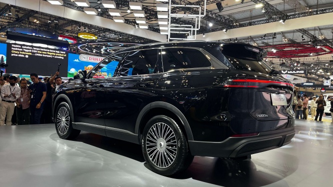 Chery Tiggo 9 CSH Resmi Diniagakan di GIIAS, Harga Rp 700 Jutaan Chery Tiggo 9 CSH Resmi Diniagakan di GIIAS, Harga Rp 700 Jutaan