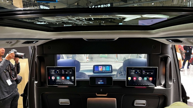 Maxus dan Lombardi Berkolaborasi Hadirkan Varian Mifa 9 Premium Maxus dan Lombardi Berkolaborasi Hadirkan Varian Mifa 9 Premium