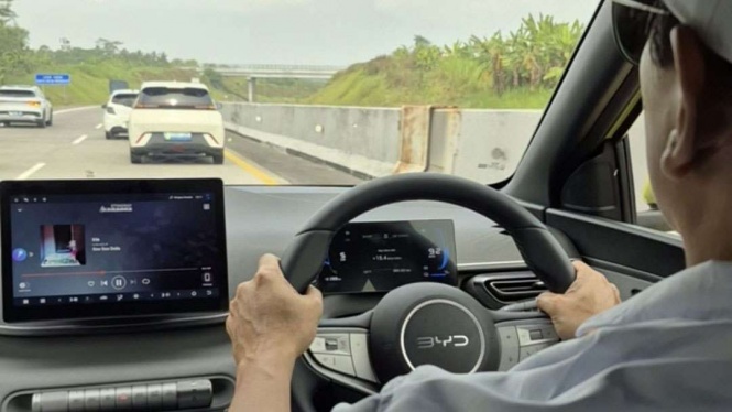 Test drive BYD Atto 1, Interior dan Fitur, Pengendaraan dan Performa, Garansi Baterai, Kesimpulan