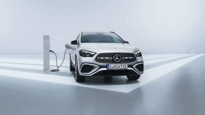 Era Elektrifikasi Akhiri Rivalitas BMW dan Mercedes-Benz Era Elektrifikasi Akhiri Rivalitas BMW dan Mercedes-Benz