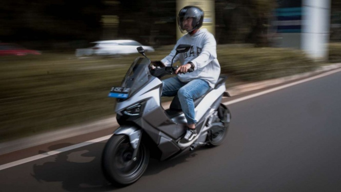 Maka Motors Siapkan Program Khusus Pengemudi Ojol, Kawasaki, Royal Enfield, Morbidelli, Indomobil eMotor, Polytron