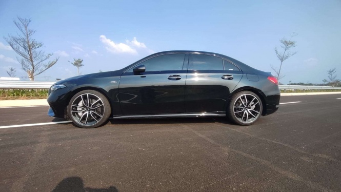 Mau Beli Mercedes-AMG A35, Wajib Tahu Lima Keunggulan Ini, 1. Eksterior, 2. Interior Mewah, 3. Banyak Fitur Kekinian, 4. Mesin yang Bertenaga, 5. Harga