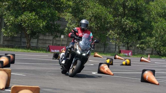 Honda ADV 160, Performa, Handling, Pilihan Warna, Kesimpulan, Harga Honda ADV 160