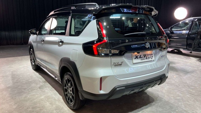 Suzuki XL7 Alpha Kuro Suzuki XL7 Alpha Kuro