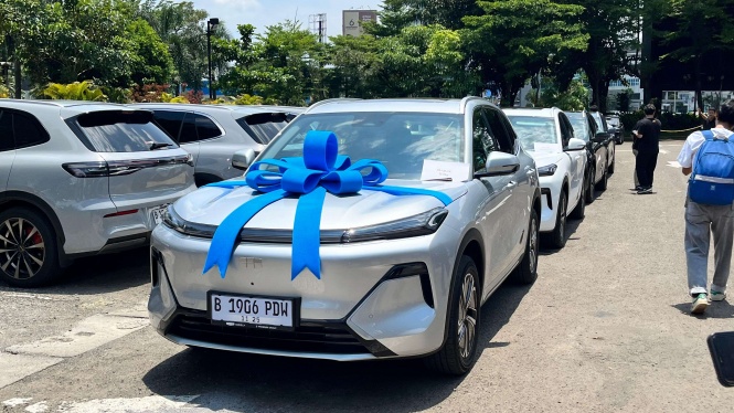 Geely Starray EM-i Buatan Purwakarta Mulai Diserahkan ke Konsumen