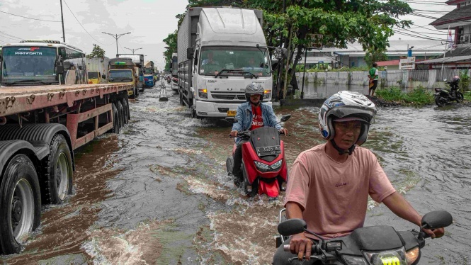 Tips Berkendara Motor yang Aman Saat Cuaca Ekstrem Tips Berkendara Motor yang Aman Saat Cuaca Ekstrem