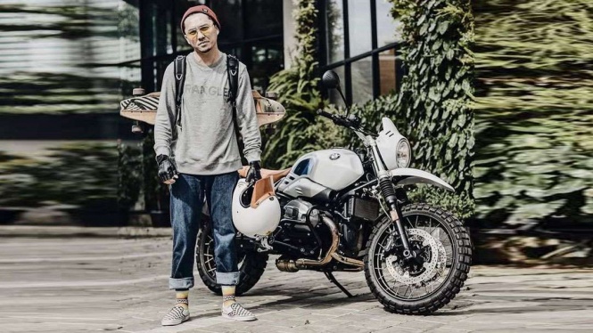 Koleksi Kendaran Omesh Koleksi Kendaran Omesh, Kawasaki Binter Merzy KZ200, Harley Davidson Dyna Sturgis, BMW R 9T Ubran GS, Aprilia Tuareg 660