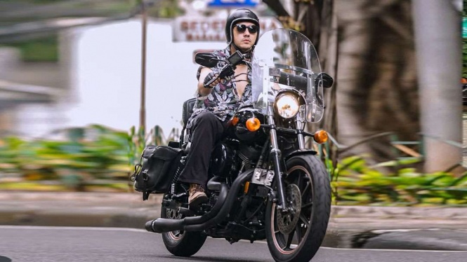 Koleksi Kendaran Omesh Koleksi Kendaran Omesh, Kawasaki Binter Merzy KZ200, Harley Davidson Dyna Sturgis, BMW R 9T Ubran GS, Aprilia Tuareg 660