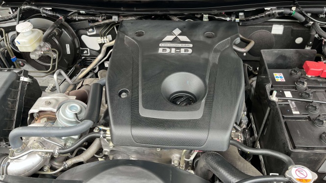 5 Hal yang Bikin Mitsubishi Pajero Sport Raja SUV di Indonesia, 1. Tampilan yang Gagah, 2. Interior Mewah dan Nyaman, 3. Dapur Pacu Bertenaga, 4. Dibekali Banyak Fitur Kekinian, 5. Harga yang Menarik