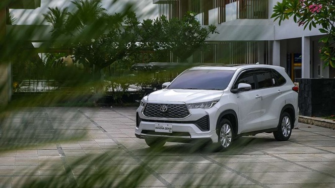 Innova Zenix
