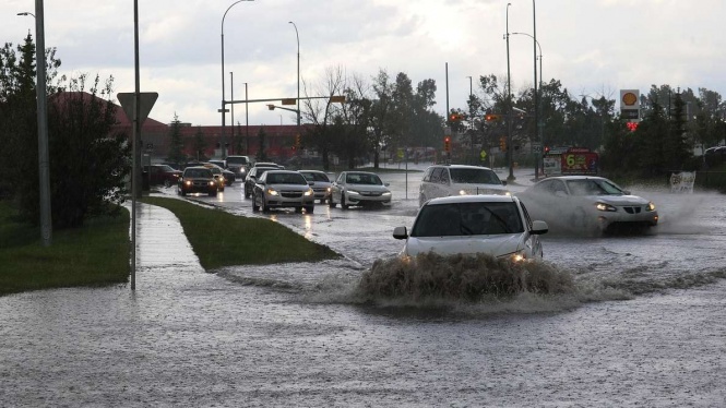 Pertolongan Pertama Mobil Kena Banjir, Jangan Lakukan Hal Ini