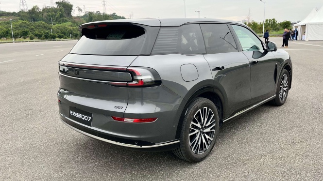 Changan Q07 Changan Q07, Spesifikasi Changan Nevo Q07, Baterai dan performa, Kaki-kaki, Pilihan warna