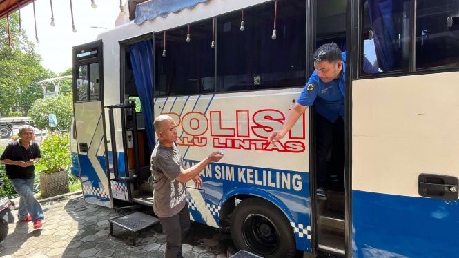 SIM keliling Bandung, 5 Lokasi SIM Keliling Jakarta Hari Ini, Senin (05/01), Cara Perpanjang SIM, Syarat Perpanjang SIM A dan C, Biaya Perpanjang SIM, Samsat Keliling Jakarta Hari Ini, Lokasi Samsat Keliling Ditlantas Polda Metro Jaya