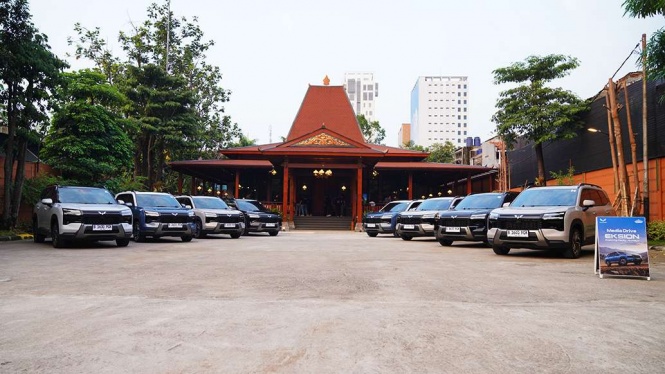 Wuling Eksion Wuling Eksion, Tampilan Wuling Eksion PHEV, Interior Mewah, Posisi Duduk, Impresi Berkendara, Performa, Jarak Tempuh, Kesimpulan