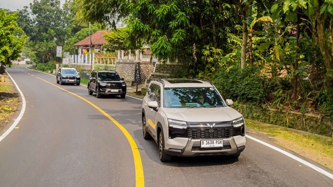 Wuling Eksion Wuling Eksion, Tampilan Wuling Eksion PHEV, Interior Mewah, Posisi Duduk, Impresi Berkendara, Performa, Jarak Tempuh, Kesimpulan