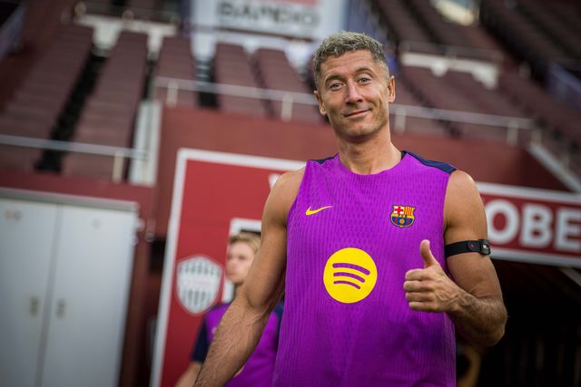Robert Lewandowski bersaing dengan Ferran Torres