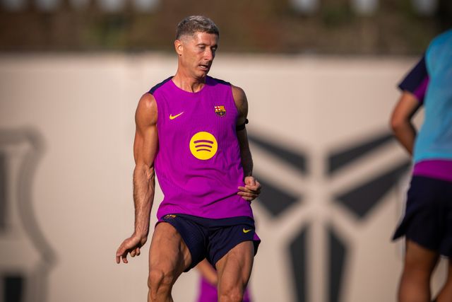 AC Milan sudah berkomunikasi dengan agen Robert Lewandowski