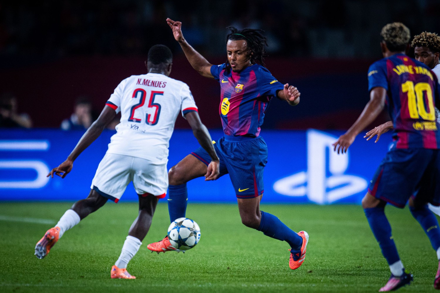 Jules Kounde sering buat kesalahan di lapangan
