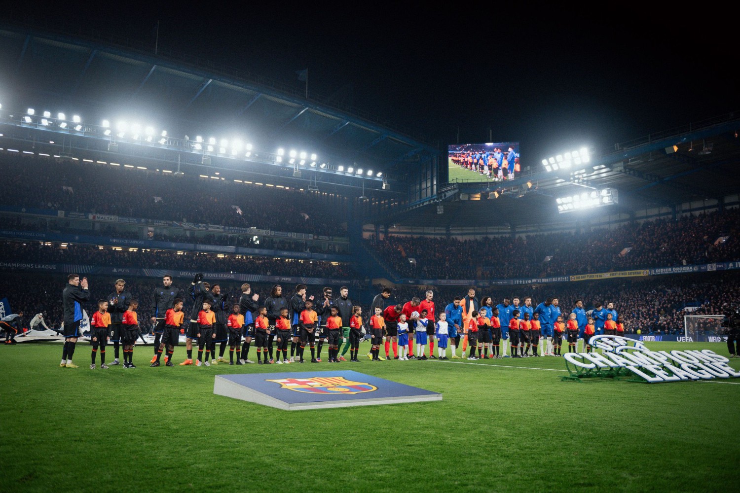 Para penggemar Chelsea ejek Lamine Yamal di Stamford Bridge