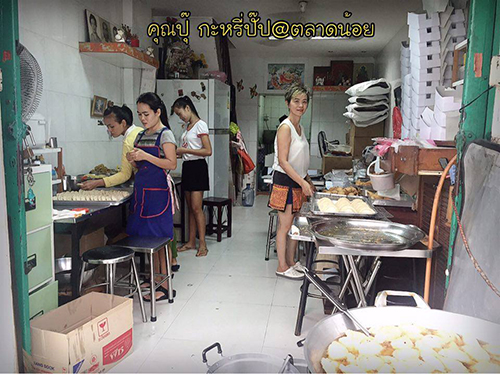 ก๋วยเตี๋ยวผัดงี่เง่า at เจ๊เบญ โอเดี้ยน, ร้านฮั้นโภชนา, เจ๊เฮี้ยง ก๋วยเตี๋ยวลูกชิ้นปลา ตลาดน้อย, ข้าวต้มปลาตลาดน้อย, Baan Chim Cha, อาฉีไก่ทอด, มานพ สุกี้รถกระบะ, แดงราชาหอยทอด, โจ๊ก เจ๊หมวยเกี้ย-ดั้งเดิม, เป็ดตุ๋นเจ้าท่า, ซี่โครงปราณ, คุณปุ๊กะหรี่ปั๊บ ณ ตลาดน้อย, แต้เล่าจิ้นเส็ง, Li Bing Waffle Parlour, Mana Craft, Jap Bread ตลาดน้อย, ฮงเซียงกง