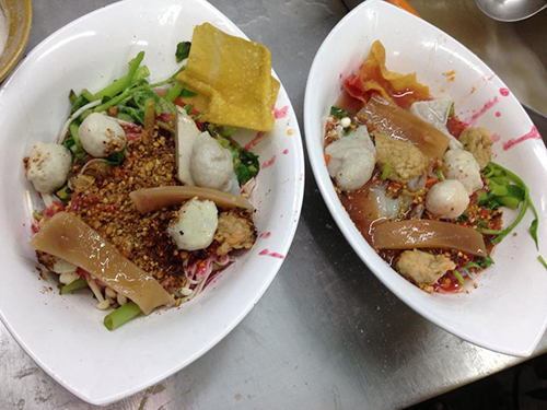 เย็นตาโฟรสเด็ดโบสถ์แม่พระฟาติมา, เย็นตาโฟ คอนแวนต์, อู๋ เย็นตาโฟประตูผี, ร้านไทยรุ่งเรืองเย็นตาโฟเจริญผล, ศาลาแดงเย็นตาโฟ, ปุ๊ เย็นตาโฟ, เตี้ยเย็นตาโฟ, ชาละวันเย็นตาโฟ, เฮียตี๋ ก๋วยเตี๋ยวลูกชิ้นปลาเย็นตาโฟเยาวราชลาดพร้าววังหิน, จิระเย็นตาโฟ, โฟพ่นไฟ, พัวกี่, นายอ้วนเย็นตาโฟเสาชิงช้า, เจ๊อี่ เย็นตาโฟ ต้มยำ, ก๋วยเตี๋ยวเย็นตาโฟพี่หมู รสเด็ด, เม้งโภชนา ปิ่นเกล้า ลูกชิ้นปลา, เจ๊น้อยเย็นตาโฟ พระราม4, เย็นตาโฟ62, ใช่ เตี๋ยวปลา, เย็นตาโฟโพธาราม, เจ้อ้วนเย็นตาโฟ Jeauan yentafo, เย็นตาโฟฮ่องเต้ ศรีย่าน, เย็นตาโฟป้าเสนา เล้งแซ่บ, เพ้งเย็นตาโฟเจ้าเก่า ตลาดห้วยขวาง