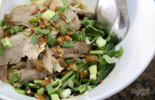 ก๋วยเตี๋ยวผัดงี่เง่า at เจ๊เบญ โอเดี้ยน, ร้านฮั้นโภชนา, เจ๊เฮี้ยง ก๋วยเตี๋ยวลูกชิ้นปลา ตลาดน้อย, ข้าวต้มปลาตลาดน้อย, Baan Chim Cha, อาฉีไก่ทอด, มานพ สุกี้รถกระบะ, แดงราชาหอยทอด, โจ๊ก เจ๊หมวยเกี้ย-ดั้งเดิม, เป็ดตุ๋นเจ้าท่า, ซี่โครงปราณ, คุณปุ๊กะหรี่ปั๊บ ณ ตลาดน้อย, แต้เล่าจิ้นเส็ง, Li Bing Waffle Parlour, Mana Craft, Jap Bread ตลาดน้อย, ฮงเซียงกง
