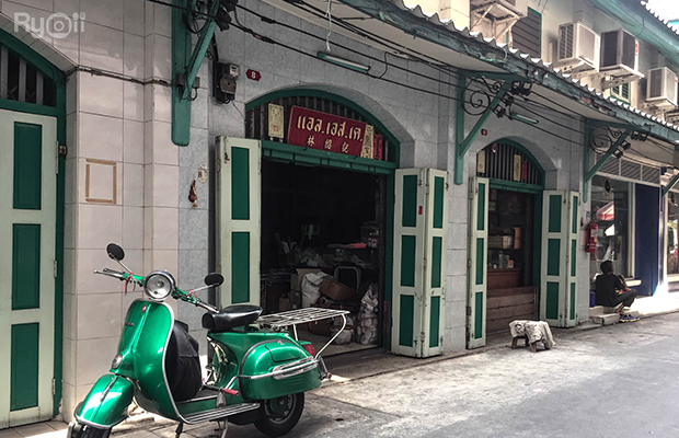 Recordoffee, มานพ สุกี้รถกระบะ, ก๋วยเตี๋ยวผัดงี่เง่า at เจ๊เบญ โอเดี้ยน, แดงราชาหอยทอด, ภัตตาคารกว้านสิ่วกี่, La Cabra Thailand, เจ๊คุ้งเกาเหลาเลือดหมู, ข้าวผัดปูตลาดน้อย