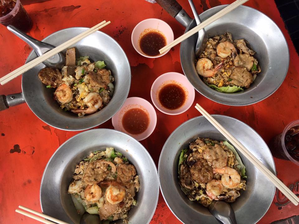 Recordoffee, มานพ สุกี้รถกระบะ, ก๋วยเตี๋ยวผัดงี่เง่า at เจ๊เบญ โอเดี้ยน, แดงราชาหอยทอด, ภัตตาคารกว้านสิ่วกี่, La Cabra Thailand, เจ๊คุ้งเกาเหลาเลือดหมู, ข้าวผัดปูตลาดน้อย