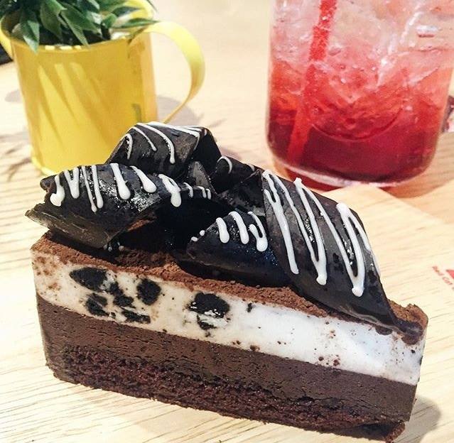 Unplan, ma na cafe', ปลาชุม : Plachum Café & Bistro, Nava House Café - นาวา เฮ้าส์ คาเฟ่, Coffee 123, FarmVille Chachoengsao, บ้านพระจันทร์เวียน, กรีนวิลล์ ผักสลัดเสิร์ฟจากฟาร์ม , D•presso cafe, Baan Melon Desert, Red Cat Cafe ตลาดบ้านใหม่, Lifehouse Cafe & Kitchen, T13 Café