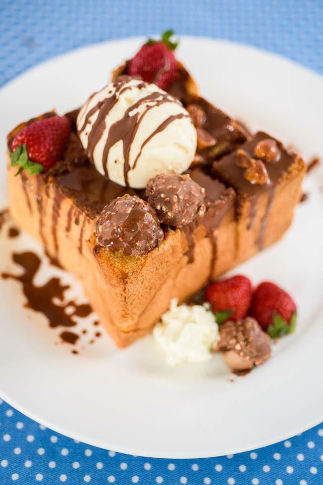 Pakron - พักร้อน เกาะล้าน, Fat Submarine Cafe, เกาะล้านคอฟฟี่แคมป์, Maharak Cafe, Never too small kohlarn, Love on sea, บัวลอยวันวานคาเฟ่ เกาะล้าน