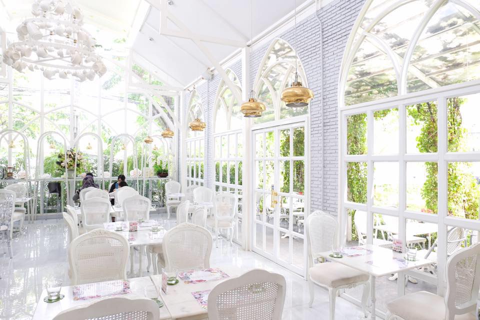 Midwinter, Dandelion Bake Studio, Cafe Reverie, Portobello & Désiré, Level 50 by SEE FAH, Siam Yacht Club, Blue Sky, at Centara Grand, Mezzaluna Restaurant