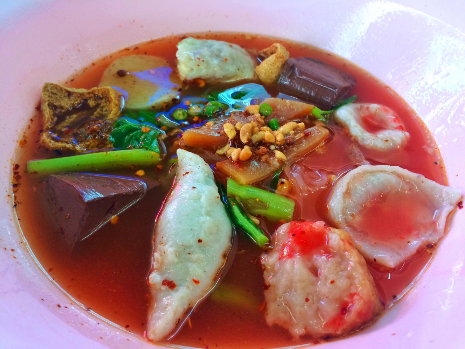ก๋วยเตี๋ยวหม้อทอง เจริญกรุง57, ร้านเจ๊โหนก ก๋วยเตี๋ยวแคะ, ก๋วยเตี๋ยวแคะโคตรเครื่อง คอนแวนต์, ก๋วยเตี๋ยวแคะจุฬาเจ้าเก่า, ตั้งยู้ฮวด ลูกชิ้นกุ้งนี่ง, ก๋วยเตี๋ยวแคะ นายเหงี่ยน, ก๋วยเตี๋ยวแคะสุชาดา(จู)วรจักร, โกโจก๋วยเตี๋ยวแคะเจ้าเก่า2521 นายอ้วนหลังวัดสุทัศน์, ก๋วยเตี๋ยวแคะไปรษณีย์กลาง - วังหลัง, ก๋วยเตี๋ยวแคะสี่พระยา, ก๋วยเตี๋ยวแคะสีลม - ตรอกกะจั๊วในตำนาน, สุวิมลก๋วยเตี๋ยวแคะ ตลาดนางเลิ้ง, ตั้งหวังเจ๊ง ก๋วยเตี๋ยวแคะนายอ้วนเจ้าเก่า-เสาชิงช้า
