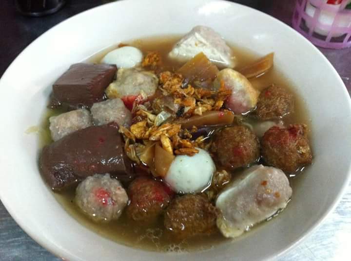 ก๋วยเตี๋ยวหม้อทอง เจริญกรุง57, ร้านเจ๊โหนก ก๋วยเตี๋ยวแคะ, ก๋วยเตี๋ยวแคะโคตรเครื่อง คอนแวนต์, ก๋วยเตี๋ยวแคะจุฬาเจ้าเก่า, ตั้งยู้ฮวด ลูกชิ้นกุ้งนี่ง, ก๋วยเตี๋ยวแคะ นายเหงี่ยน, ก๋วยเตี๋ยวแคะสุชาดา(จู)วรจักร, โกโจก๋วยเตี๋ยวแคะเจ้าเก่า2521 นายอ้วนหลังวัดสุทัศน์, ก๋วยเตี๋ยวแคะไปรษณีย์กลาง - วังหลัง, ก๋วยเตี๋ยวแคะสี่พระยา, ก๋วยเตี๋ยวแคะสีลม - ตรอกกะจั๊วในตำนาน, สุวิมลก๋วยเตี๋ยวแคะ ตลาดนางเลิ้ง, ตั้งหวังเจ๊ง ก๋วยเตี๋ยวแคะนายอ้วนเจ้าเก่า-เสาชิงช้า