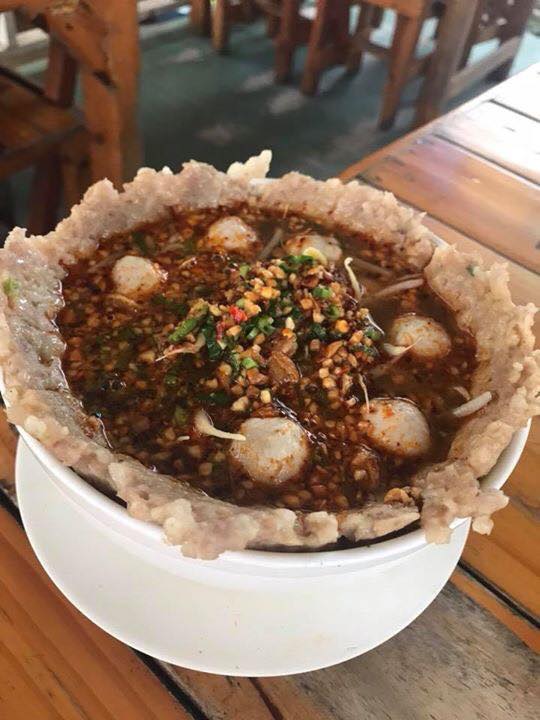 ก๋วยเตี๋ยวเรือในคลอง อยุธยา, กรุงเก่า"เตี๋ยวเรือ", ก๋วยเตี๋ยวเรือลวกปากริมคลอง &amp; หมูกะทะ อยุธยา, ก๋วยเตี๋ยวเรืออยุธยา-โอชินสูตรโบราณ, ร้านก๋วยเตี๋ยวเรือโอ่งบนแพริมแม่น้ำน้อย, ก๋วยเตี๋ยวเรือกิมหลวน อยุธยา, ก๋วยเตี๋ยวเรือ ตาลเดี่ยว'เตี๋ยวเรือ, ก๋วยเตี๊ยวลุงแจ๊ะ (บัวหวาน), ร้านก๋วยเตี๋ยวตาไห (คลองท่อ), ก๋วยเตี๋ยวเรือแม่วันดี อยุธยา, ก๋วยเตี๋ยวเรือแม่ต่วม อยุธยา, ก๋วยเตี๋ยวเรือ เสือร้องไห้, ก๋วยเตี๋ยวเรือ "รสโจ๊ะ" ป้าไวท์, ก๋วยเตี๋ยวเรืออยุธยา ป้าษา2, ก๋วยเตี๋ยววัดใหญ่, ก๋วยเตี๋ยวเรือห้อยขา อยุธยา, ก๋วยเตี๋ยวเรือนายอ๊อฟ สูตร”ยายจง”รสดั้งเดิม, ไทยเทวา ก๋วยเตี๋ยวเรืออยุธยา, ต้อยตลาดแตก สาขาใหญ่ ก๋วยเตี๋ยวเรืออยุธยา