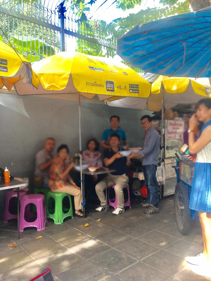 ก๋วยเตี๋ยวหม้อทอง เจริญกรุง57, ร้านเจ๊โหนก ก๋วยเตี๋ยวแคะ, ก๋วยเตี๋ยวแคะโคตรเครื่อง คอนแวนต์, ก๋วยเตี๋ยวแคะจุฬาเจ้าเก่า, ตั้งยู้ฮวด ลูกชิ้นกุ้งนี่ง, ก๋วยเตี๋ยวแคะ นายเหงี่ยน, ก๋วยเตี๋ยวแคะสุชาดา(จู)วรจักร, โกโจก๋วยเตี๋ยวแคะเจ้าเก่า2521 นายอ้วนหลังวัดสุทัศน์, ก๋วยเตี๋ยวแคะไปรษณีย์กลาง - วังหลัง, ก๋วยเตี๋ยวแคะสี่พระยา, ก๋วยเตี๋ยวแคะสีลม - ตรอกกะจั๊วในตำนาน, สุวิมลก๋วยเตี๋ยวแคะ ตลาดนางเลิ้ง, ตั้งหวังเจ๊ง ก๋วยเตี๋ยวแคะนายอ้วนเจ้าเก่า-เสาชิงช้า