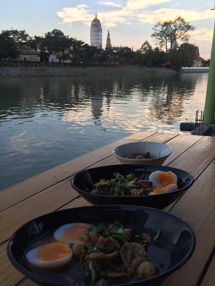 ก๋วยเตี๋ยวเรือในคลอง อยุธยา, กรุงเก่า"เตี๋ยวเรือ", ก๋วยเตี๋ยวเรือลวกปากริมคลอง &amp; หมูกะทะ อยุธยา, ก๋วยเตี๋ยวเรืออยุธยา-โอชินสูตรโบราณ, ร้านก๋วยเตี๋ยวเรือโอ่งบนแพริมแม่น้ำน้อย, ก๋วยเตี๋ยวเรือกิมหลวน อยุธยา, ก๋วยเตี๋ยวเรือ ตาลเดี่ยว'เตี๋ยวเรือ, ก๋วยเตี๊ยวลุงแจ๊ะ (บัวหวาน), ร้านก๋วยเตี๋ยวตาไห (คลองท่อ), ก๋วยเตี๋ยวเรือแม่วันดี อยุธยา, ก๋วยเตี๋ยวเรือแม่ต่วม อยุธยา, ก๋วยเตี๋ยวเรือ เสือร้องไห้, ก๋วยเตี๋ยวเรือ "รสโจ๊ะ" ป้าไวท์, ก๋วยเตี๋ยวเรืออยุธยา ป้าษา2, ก๋วยเตี๋ยววัดใหญ่, ก๋วยเตี๋ยวเรือห้อยขา อยุธยา, ก๋วยเตี๋ยวเรือนายอ๊อฟ สูตร”ยายจง”รสดั้งเดิม, ไทยเทวา ก๋วยเตี๋ยวเรืออยุธยา, ต้อยตลาดแตก สาขาใหญ่ ก๋วยเตี๋ยวเรืออยุธยา