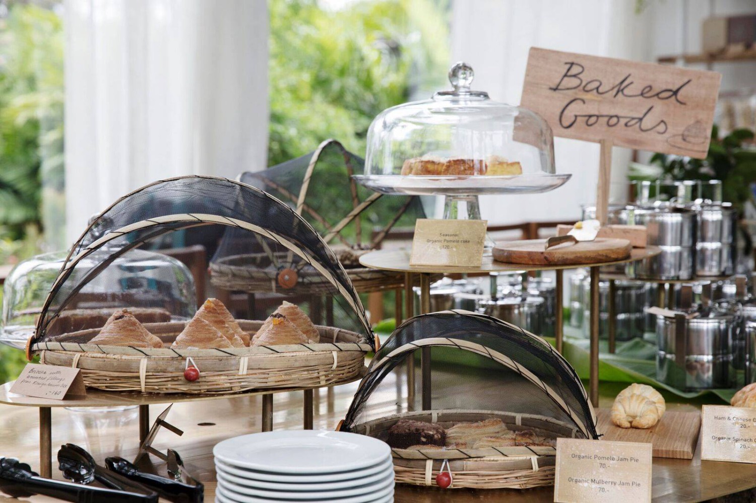 บ้านสวย ในสวน, Siam Brasserie , The Treehouse Nongchok, Natura Cafe, BaanNaiSuan Cafe&Yoga, Patom, Portobello & Désiré, ครัวบ้านสวนสุวรรณ, ร้านอาหารฐิตารีย์ สวนรถไฟ จตุจักร, บ้านสวน อบอวลรัก