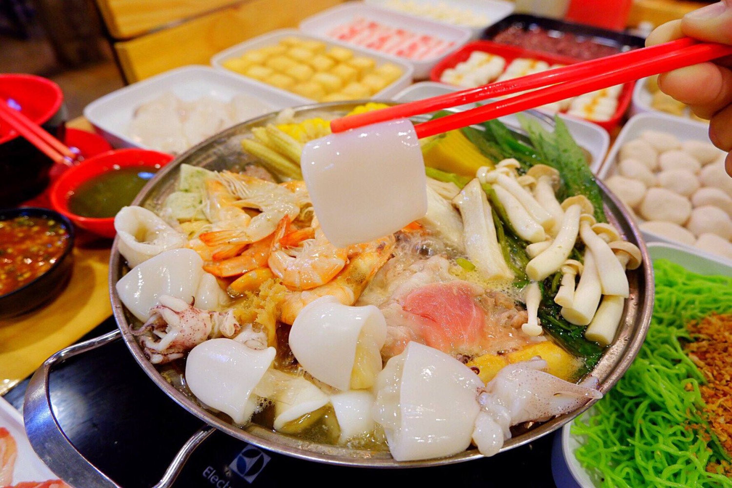 Baan suki, Y.O.U หมูกระทะ, JJANG restaurant and BBQ, ฮ่องเต้ สุกี้-ปิ้งย่าง บุฟเฟ่ต์, สุกี้ตี๋น้อย, สาขาเลียบด่วนเอกมัยรามอินทรา, BestBeef, ปิ้ง-ย่างเทวดา, Happy Suki, 18 มงกุฎ สุกี้-ชาบู, สุกี้ดารา, อร่อยติ่มซำ สุกี้สไตล์ฮ่องกง