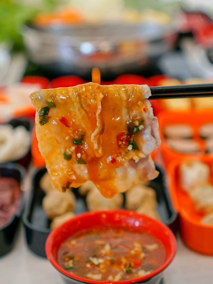 Baan suki, Y.O.U หมูกระทะ, JJANG restaurant and BBQ, ฮ่องเต้ สุกี้-ปิ้งย่าง บุฟเฟ่ต์, สุกี้ตี๋น้อย, สาขาเลียบด่วนเอกมัยรามอินทรา, BestBeef, ปิ้ง-ย่างเทวดา, Happy Suki, 18 มงกุฎ สุกี้-ชาบู, สุกี้ดารา, อร่อยติ่มซำ สุกี้สไตล์ฮ่องกง