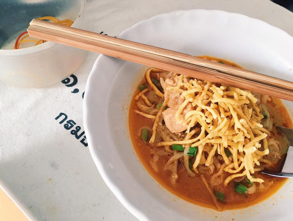 บ้านพระยาสุเรนทร์, The Riverside Restaurant Lampang, อร่อยบาทเดียว, ฮอมครัวเมือง, บะหมี่โกจือ ข้างไปรษณีย์ลำปาง, ข้าวซอยป้าบุญ ลำปาง, ข้าวมันไก่ห้าแยก, ก๋วยเตี๋ยวบ้านดง ลำปาง, ข้าวซอยอิสลาม ลำปางหนา
