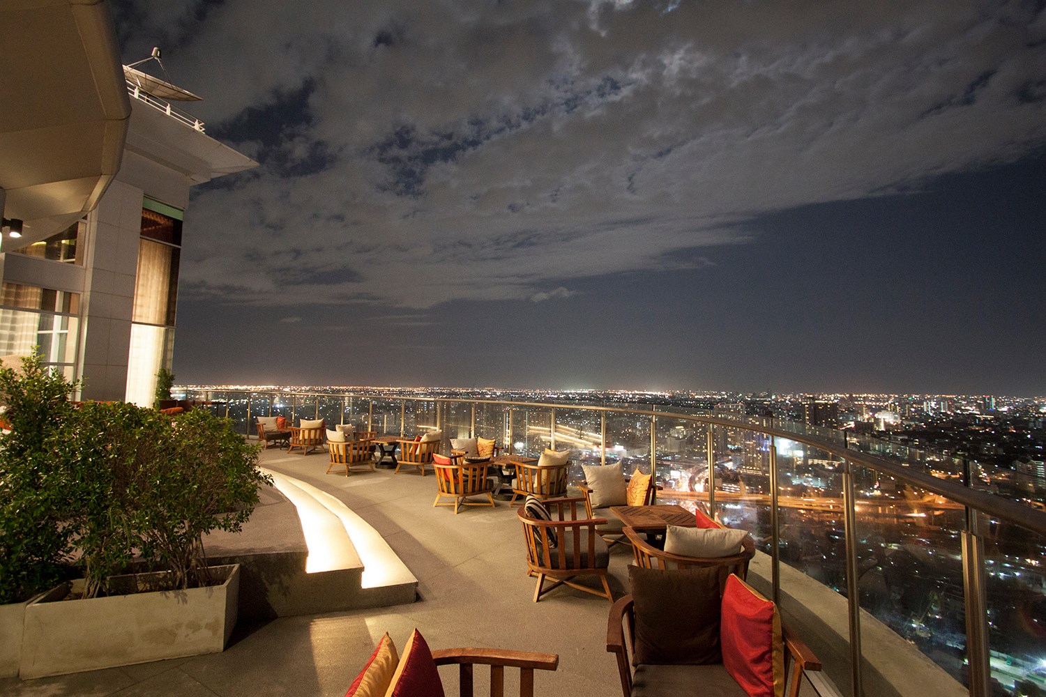 Midwinter, Dandelion Bake Studio, Cafe Reverie, Portobello & Désiré, Level 50 by SEE FAH, Siam Yacht Club, Blue Sky, at Centara Grand, Mezzaluna Restaurant