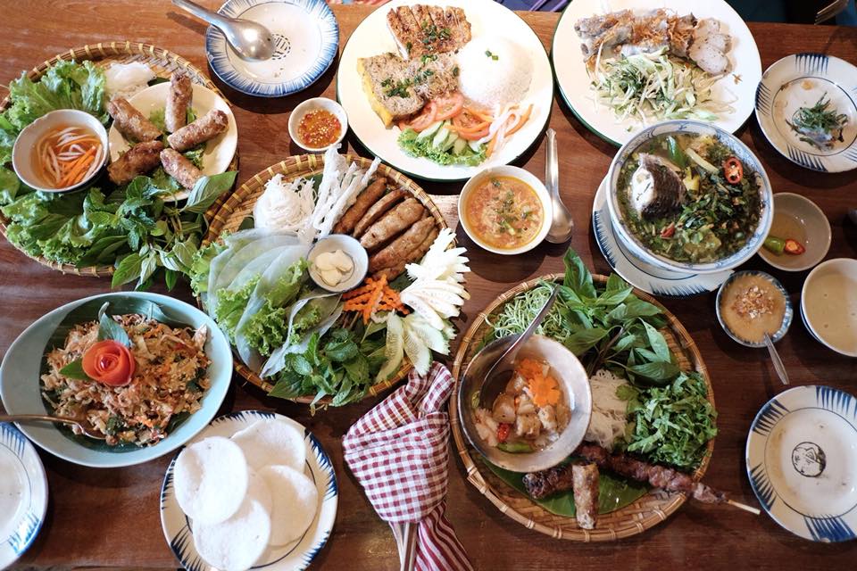 อิ่มเอิบแหนมเนือง, แอมเฮือง อาหารเวียตนาม, M.J. แหนมเนือง หนองคาย พลับพลาชัย, Arunee Cuisine, เชิญตะวัน, คำม่วน แหนมเนือง, สาขาหทัยราษฏร์, บ้านเวียดนาม คลอง4, Winner House, Pho Van, พี่หยองแหนมเนือง, วิลลี่แหนมเนือง Delivery, So Saigon เมืองทองธานี, กรีน แหนมเนือง, Saigon Recipe, Eat Viet, ครัวเมืองเว้ ลาว-ญวน, แหนมเนืองลับแล, แหนมเนืองคุณอ้อ, ลองดู, SAIGON VIETNAMESE RESTAURANT, โรงแรม ASIA HOTEL, VT แหนมเนือง, สาขาพระราม9, MJ แหนมเนืองอาหารเวียดนาม-อีสาน ทวีวัฒนา, ยัมมี่ แหนมเนือง เซ็นจูรี่ อ่อนนุช, Thuyền, แหนมเนืองนายช่าง Delivery