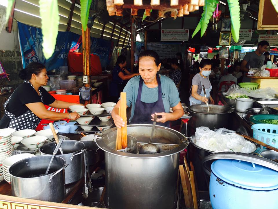 ก๋วยเตี๋ยวเรือในคลอง อยุธยา, กรุงเก่า"เตี๋ยวเรือ", ก๋วยเตี๋ยวเรือลวกปากริมคลอง &amp; หมูกะทะ อยุธยา, ก๋วยเตี๋ยวเรืออยุธยา-โอชินสูตรโบราณ, ร้านก๋วยเตี๋ยวเรือโอ่งบนแพริมแม่น้ำน้อย, ก๋วยเตี๋ยวเรือกิมหลวน อยุธยา, ก๋วยเตี๋ยวเรือ ตาลเดี่ยว'เตี๋ยวเรือ, ก๋วยเตี๊ยวลุงแจ๊ะ (บัวหวาน), ร้านก๋วยเตี๋ยวตาไห (คลองท่อ), ก๋วยเตี๋ยวเรือแม่วันดี อยุธยา, ก๋วยเตี๋ยวเรือแม่ต่วม อยุธยา, ก๋วยเตี๋ยวเรือ เสือร้องไห้, ก๋วยเตี๋ยวเรือ "รสโจ๊ะ" ป้าไวท์, ก๋วยเตี๋ยวเรืออยุธยา ป้าษา2, ก๋วยเตี๋ยววัดใหญ่, ก๋วยเตี๋ยวเรือห้อยขา อยุธยา, ก๋วยเตี๋ยวเรือนายอ๊อฟ สูตร”ยายจง”รสดั้งเดิม, ไทยเทวา ก๋วยเตี๋ยวเรืออยุธยา, ต้อยตลาดแตก สาขาใหญ่ ก๋วยเตี๋ยวเรืออยุธยา