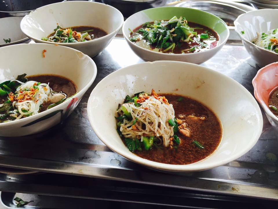 ก๋วยเตี๋ยวเรือในคลอง อยุธยา, กรุงเก่า"เตี๋ยวเรือ", ก๋วยเตี๋ยวเรือลวกปากริมคลอง &amp; หมูกะทะ อยุธยา, ก๋วยเตี๋ยวเรืออยุธยา-โอชินสูตรโบราณ, ร้านก๋วยเตี๋ยวเรือโอ่งบนแพริมแม่น้ำน้อย, ก๋วยเตี๋ยวเรือกิมหลวน อยุธยา, ก๋วยเตี๋ยวเรือ ตาลเดี่ยว'เตี๋ยวเรือ, ก๋วยเตี๊ยวลุงแจ๊ะ (บัวหวาน), ร้านก๋วยเตี๋ยวตาไห (คลองท่อ), ก๋วยเตี๋ยวเรือแม่วันดี อยุธยา, ก๋วยเตี๋ยวเรือแม่ต่วม อยุธยา, ก๋วยเตี๋ยวเรือ เสือร้องไห้, ก๋วยเตี๋ยวเรือ "รสโจ๊ะ" ป้าไวท์, ก๋วยเตี๋ยวเรืออยุธยา ป้าษา2, ก๋วยเตี๋ยววัดใหญ่, ก๋วยเตี๋ยวเรือห้อยขา อยุธยา, ก๋วยเตี๋ยวเรือนายอ๊อฟ สูตร”ยายจง”รสดั้งเดิม, ไทยเทวา ก๋วยเตี๋ยวเรืออยุธยา, ต้อยตลาดแตก สาขาใหญ่ ก๋วยเตี๋ยวเรืออยุธยา