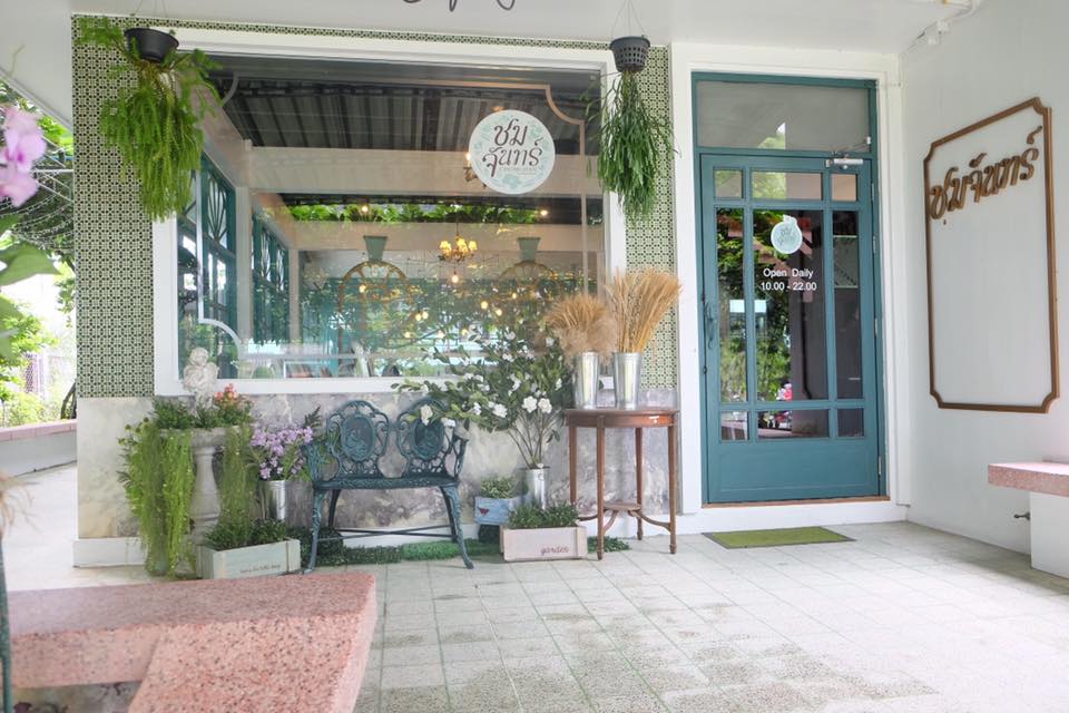 ท้ายเหมือง ร้านอาหารพื้นเมืองภูเก็ต, ชมจันทร์ Chomchan by Onechun, พิเศษ, หมอมูดง ภูเก็ต, ร้านเป็ดย่างเมโทรภูเก็ต - Since 1971, ตู้กับข้าว, โรตีน้ำแกงแถวน้ำ "ภูเก็ตมุสลิม"