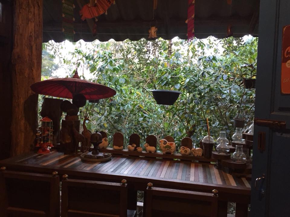 บ้านอิงดาว แม่กำปอง, Ma Du Doi Coffee แม่กำปอง, Teddu Coffee - Baansuphanbhum, ชมนกชมไม้, บ้านพักลุงปุ๊ด &amp; ป้าเป็ง แม่กำปอง, Pirunya Coffee, ร้านกาแฟฮ่อมดอย &amp; อาร์ตแกลเลอรี่ แห่งขุนเขา แม่กำปอง, บ้านหลงเขา แม่กำปอง &amp; ฮักเขา ฟาร์มสเตย์, ระเบียงวิวแม่กำปอง, ณ แม่กำปอง ร้านอาหารแม่กำปอง