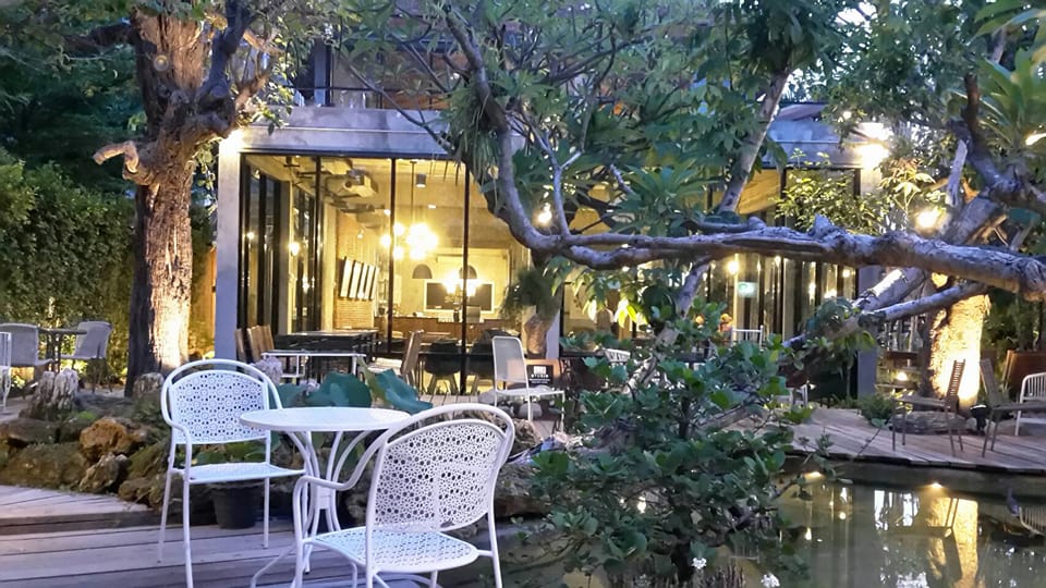 บ้านสวย ในสวน, Siam Brasserie , The Treehouse Nongchok, Natura Cafe, BaanNaiSuan Cafe&Yoga, Patom, Portobello & Désiré, ครัวบ้านสวนสุวรรณ, ร้านอาหารฐิตารีย์ สวนรถไฟ จตุจักร, บ้านสวน อบอวลรัก