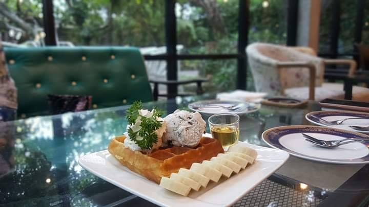 บ้านสวย ในสวน, Siam Brasserie , The Treehouse Nongchok, Natura Cafe, BaanNaiSuan Cafe&Yoga, Patom, Portobello & Désiré, ครัวบ้านสวนสุวรรณ, ร้านอาหารฐิตารีย์ สวนรถไฟ จตุจักร, บ้านสวน อบอวลรัก
